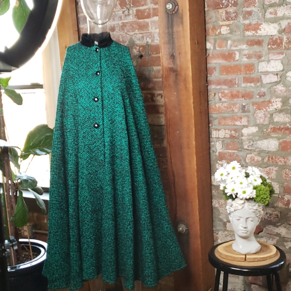 Valentino Missy Vintage long cape